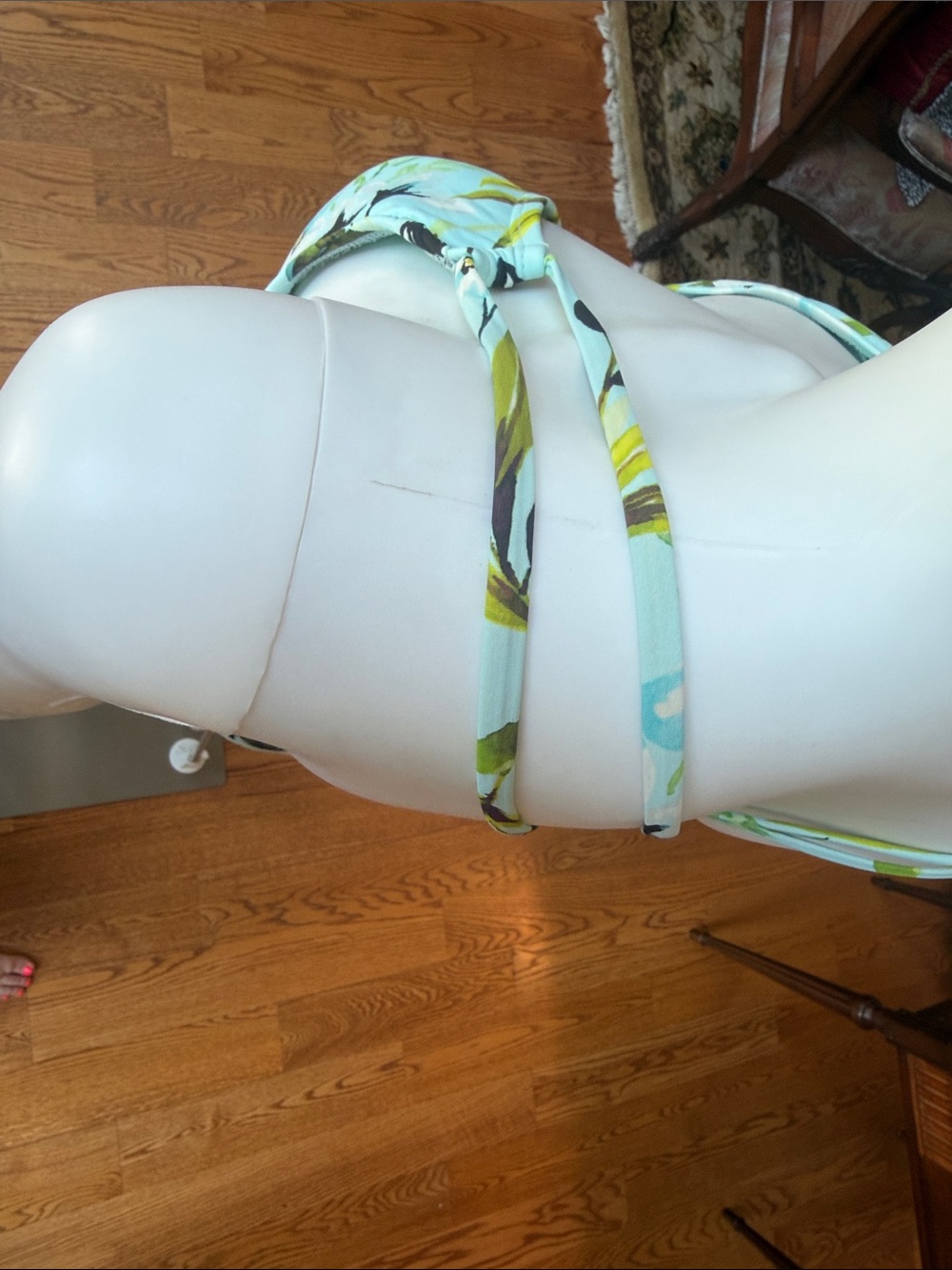 La Blanca Floral Light Blue Ruched super duper flattering one piece Swimsuit - Picture 9 of 9